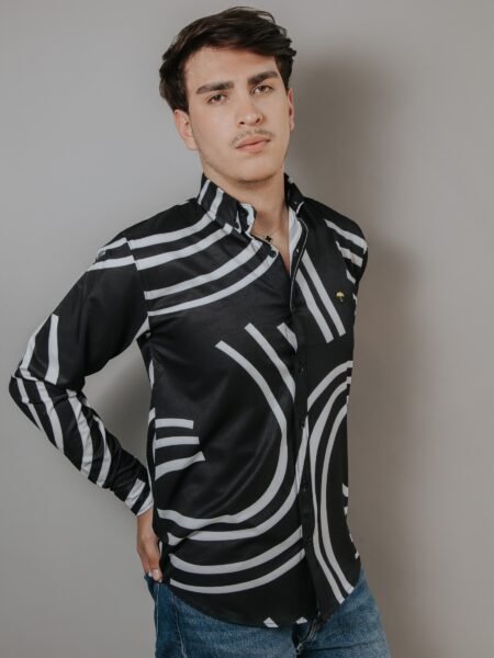 Camisa Hombre Casual Negra Círculos Blancos 2